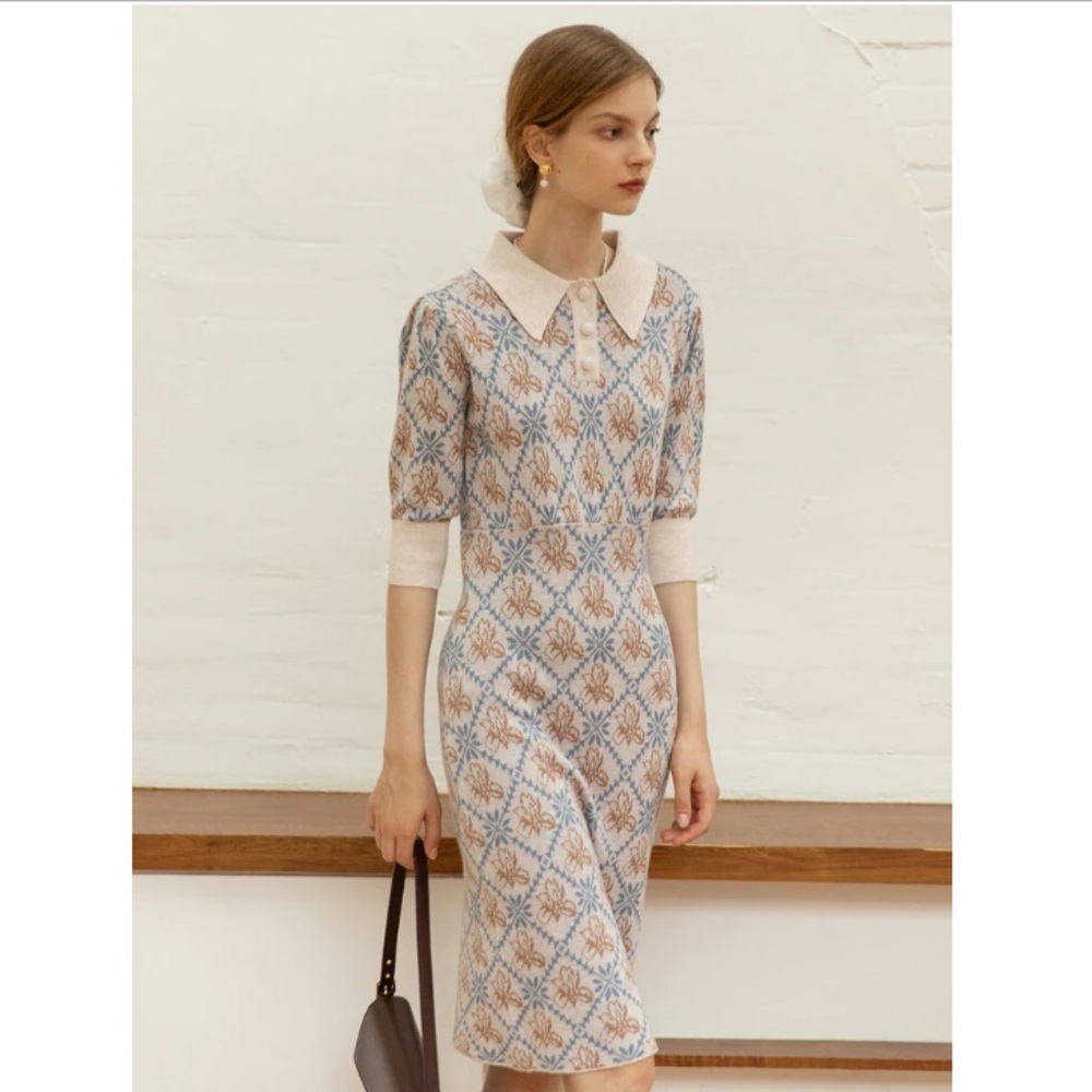 Retro Vintage 1940’s 1950’s Style Floral Pattern Light Beige Midi Knitted Dress